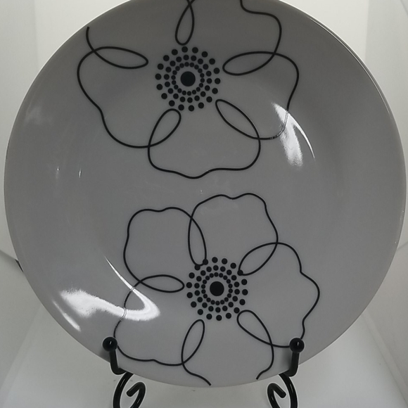 Pier 1 Other - Pier 1 8" Plate Set of 2 Mod Petal Pattern